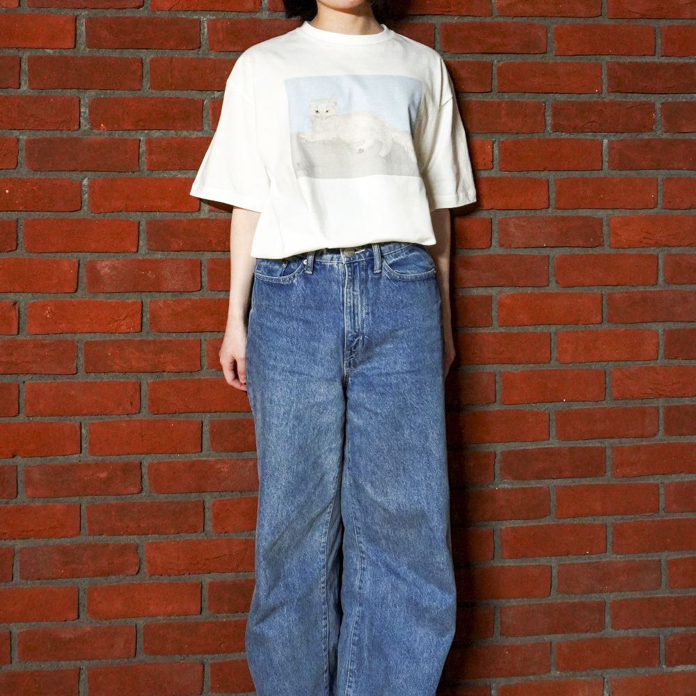 Tシャツ 横たわる猫 (L)