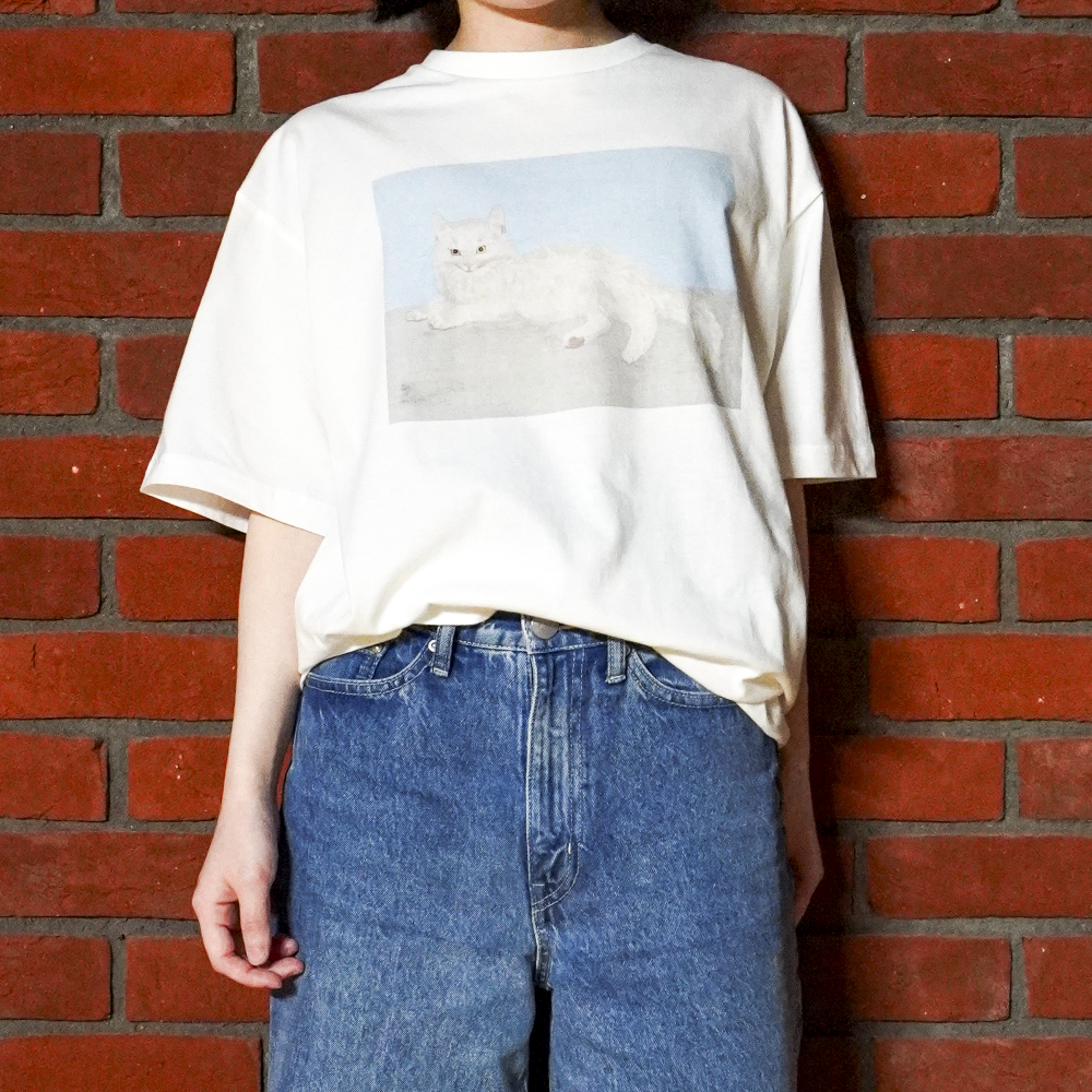 Tシャツ 横たわる猫 (L)