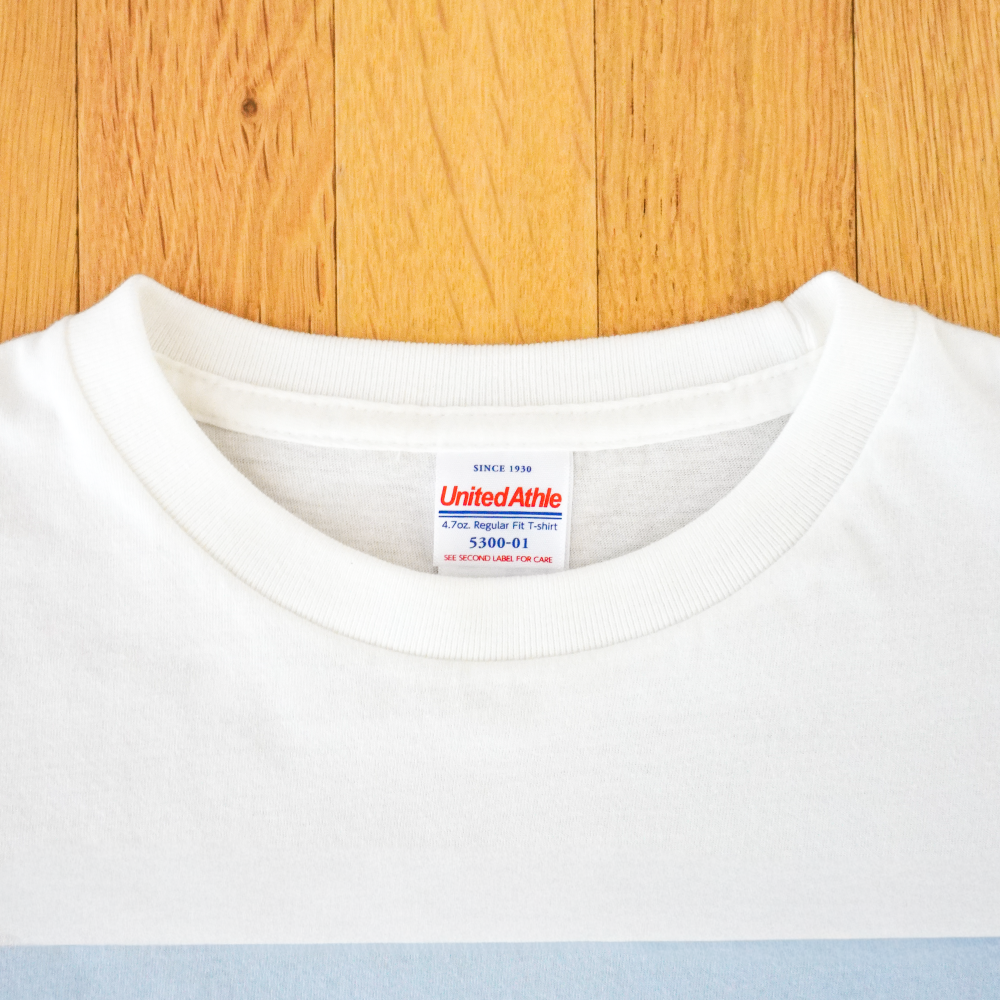 Tシャツ 横たわる猫 (L)