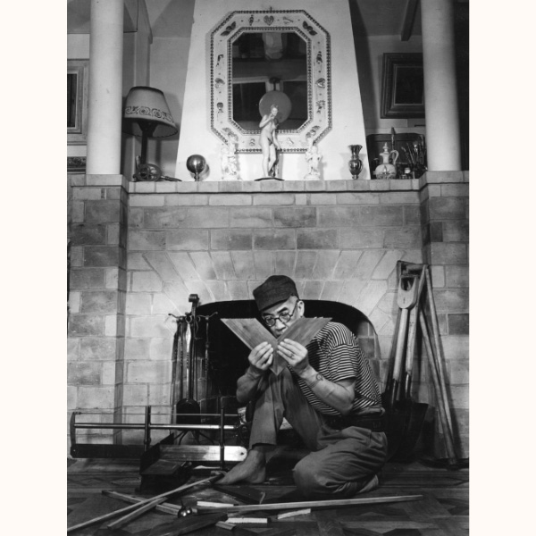 《額縁を作る》1941　撮影：土門拳　土門拳記念館蔵
